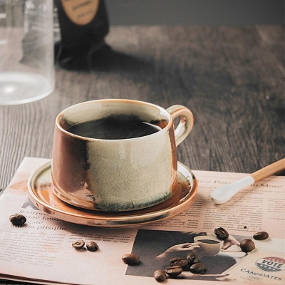 Tazza da tè rustica in gres con manico girevole