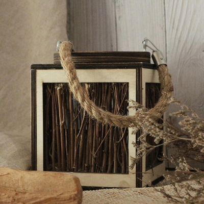 Lanterne intrecciate con ramo di olmo vintage da fattoria con manico