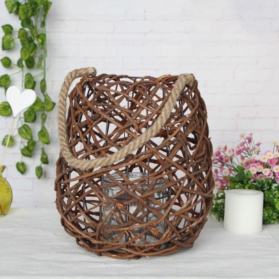 Lanterne rustiche per festival con pavimento in vimini intrecciato