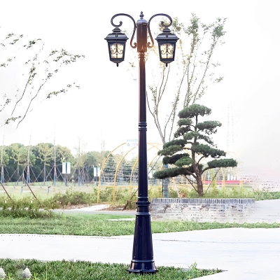 Lampione da giardino in stile europeo retrò impermeabile a 2 luci