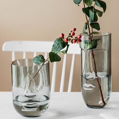 Vaso decorativo in vetro con volto umano astratto Vaso decorativo a cilindro grigio