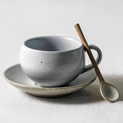 Tazza da caffè con piattino in gres bianco affusolato