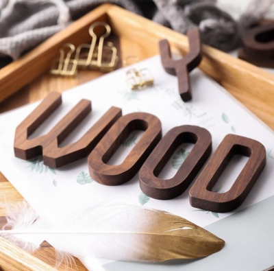 Lettere decorative in legno
