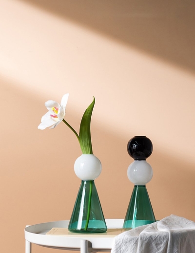 Vasi di fiori a forma di cono in vetro verde