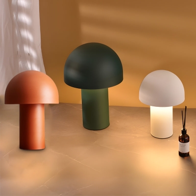 Lampada da tavolo nordica in metallo con decorazione rotonda a forma di fungo con spina americana